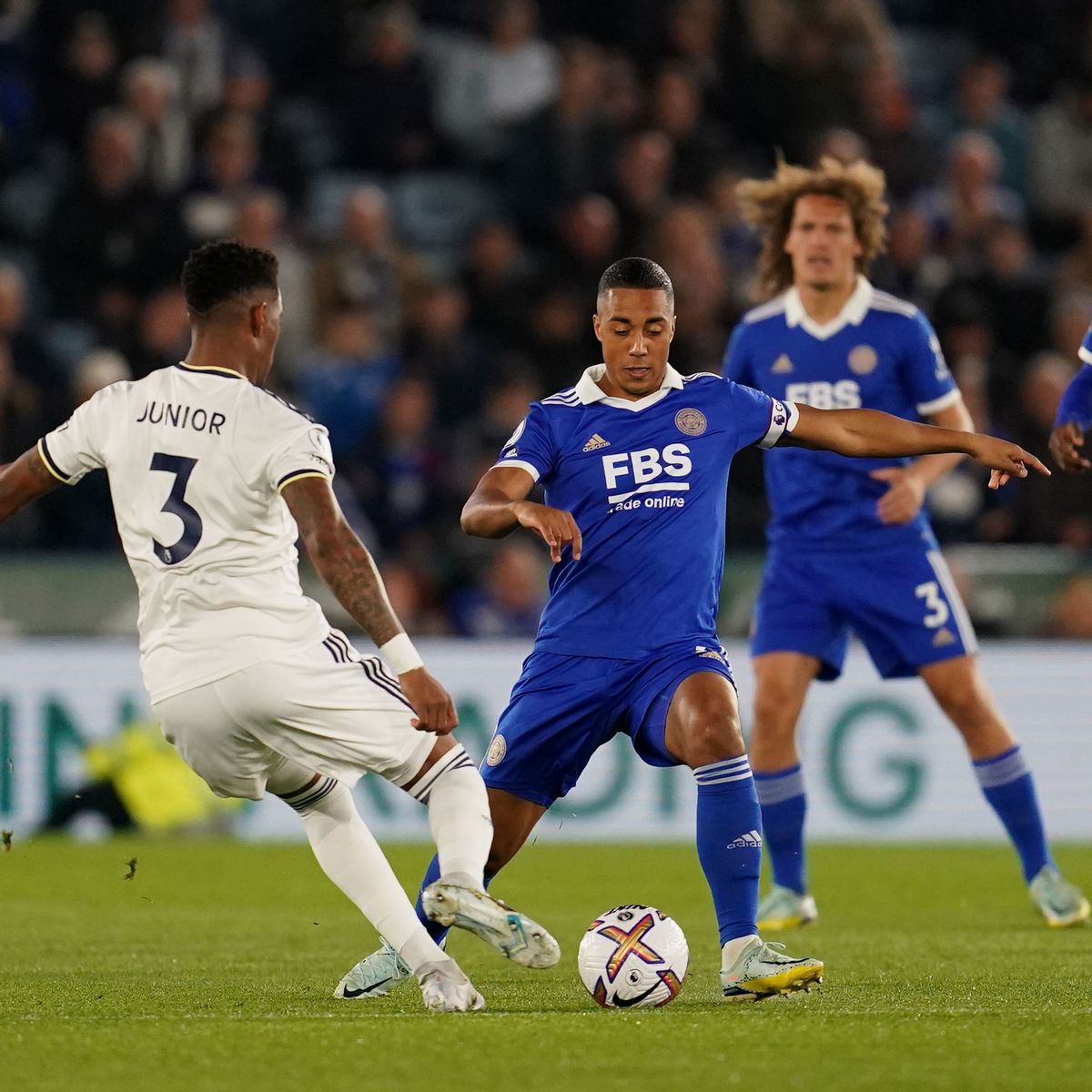 Leeds United vs Leicester City (02:00 – 26/04) | Xem lại trận đấu
